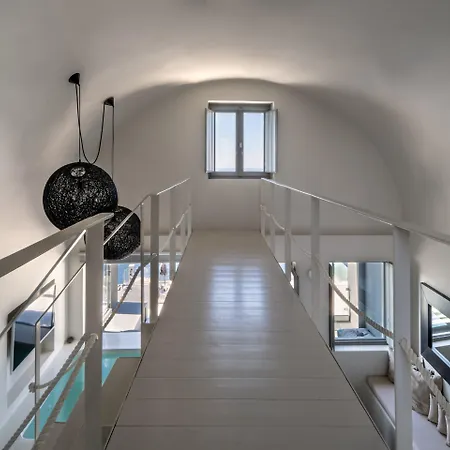 אתר נופש West East 5*