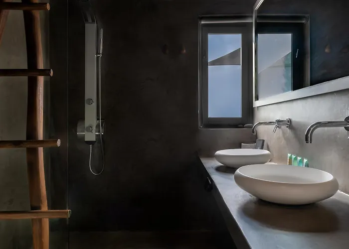 West East Курортный комплекс 5*