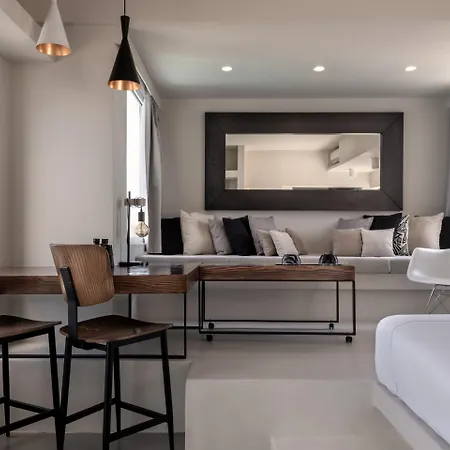 Üdülőközpont West East