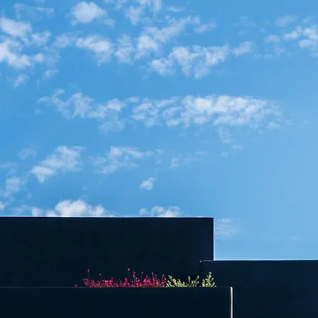 Üdülőközpont West East