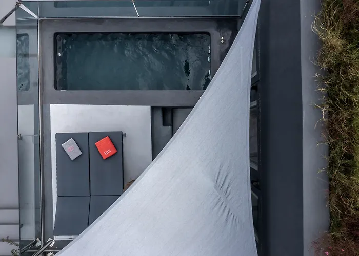 ويست إيست سويتس منتجع إيميروفيغلي