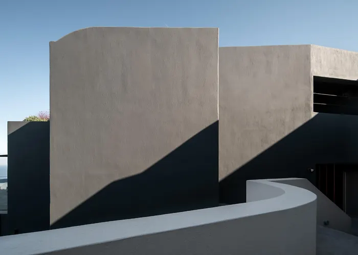 ويست إيست سويتس إيميروفيغلي