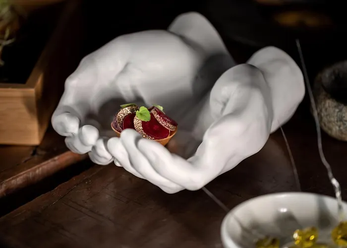 ويست إيست سويتس منتجع