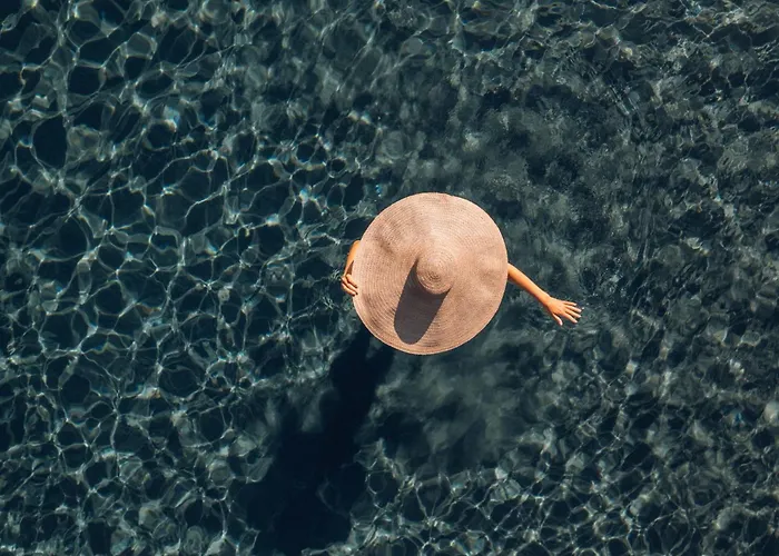 ويست إيست سويتس منتجع إيميروفيغلي