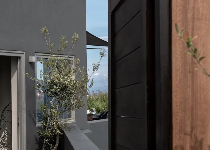 منتجع ويست إيست سويتس