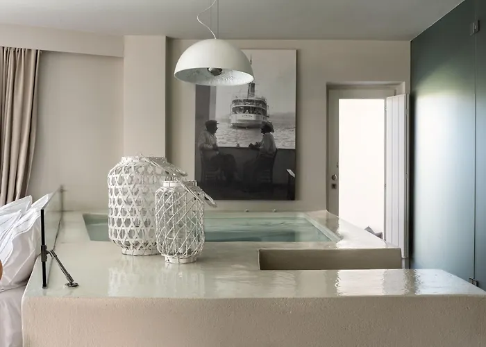 Resort West East Imerovigli (Santorini)